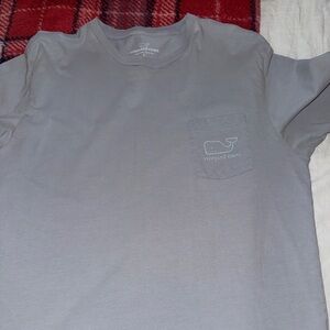 Vineyard vines t shirt